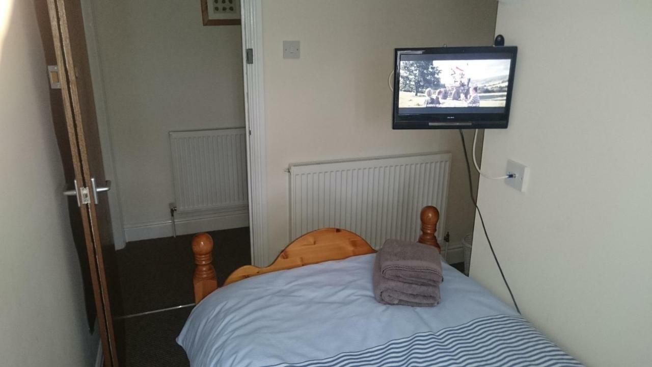Mount Pleasant Hotel Aberdare Bagian luar foto