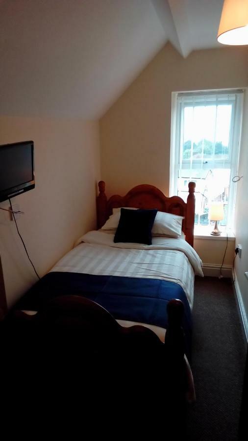 Mount Pleasant Hotel Aberdare Bagian luar foto